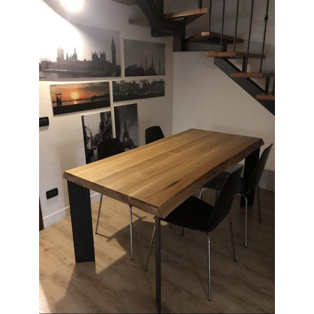 Tavolo in legno massello . Gambe in metallo nere 180x90x77 cm